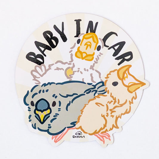 文鳥ヒナが〝ゆっくり運転〟を周囲に伝える！「BABY IN CAR」カーマグネット🚗