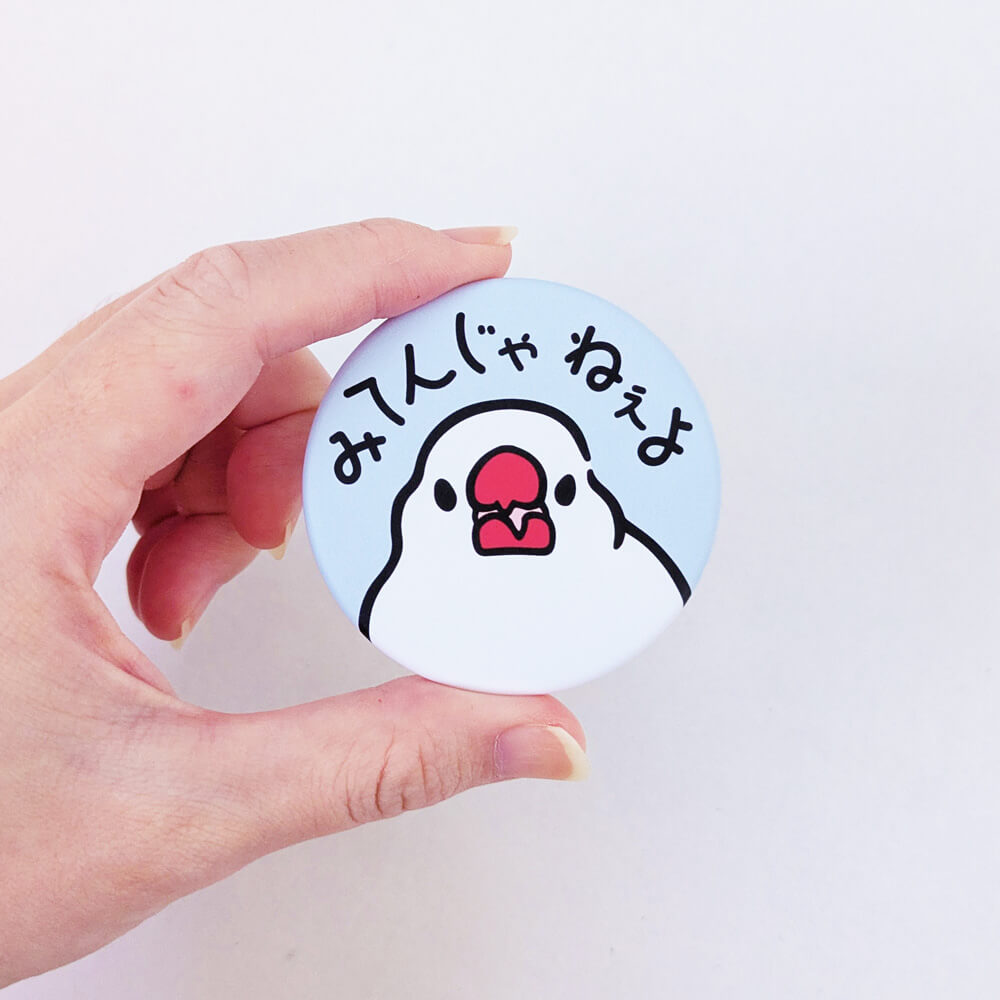 【10月24日★ひびぶんフェスから開始】治安の悪い文鳥BIG缶バッジ⚡️ 態度もサイズも大きめが命！
