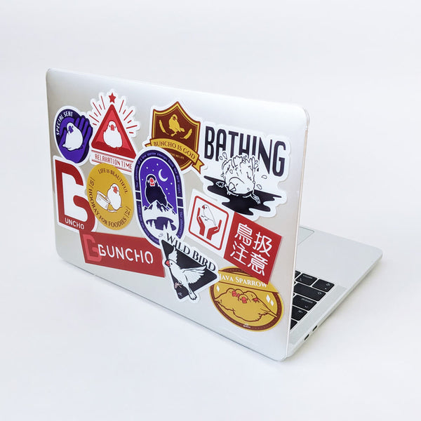 ロックでクールな鳥好きの時代！ROCKステッカー柄 ノートPCカバー（MacBook）